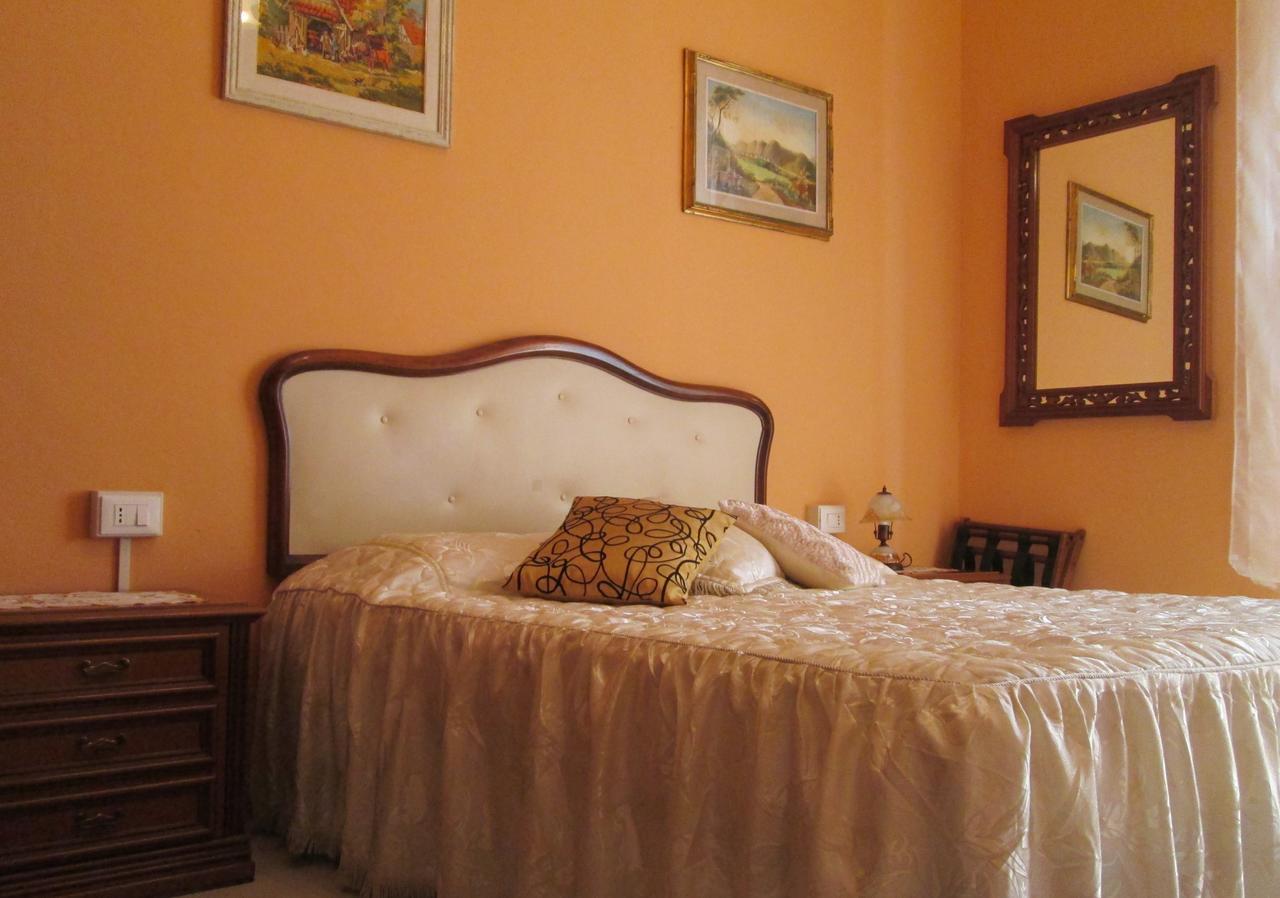 B&B Regina Margherita Πιομπίνο Δωμάτιο φωτογραφία