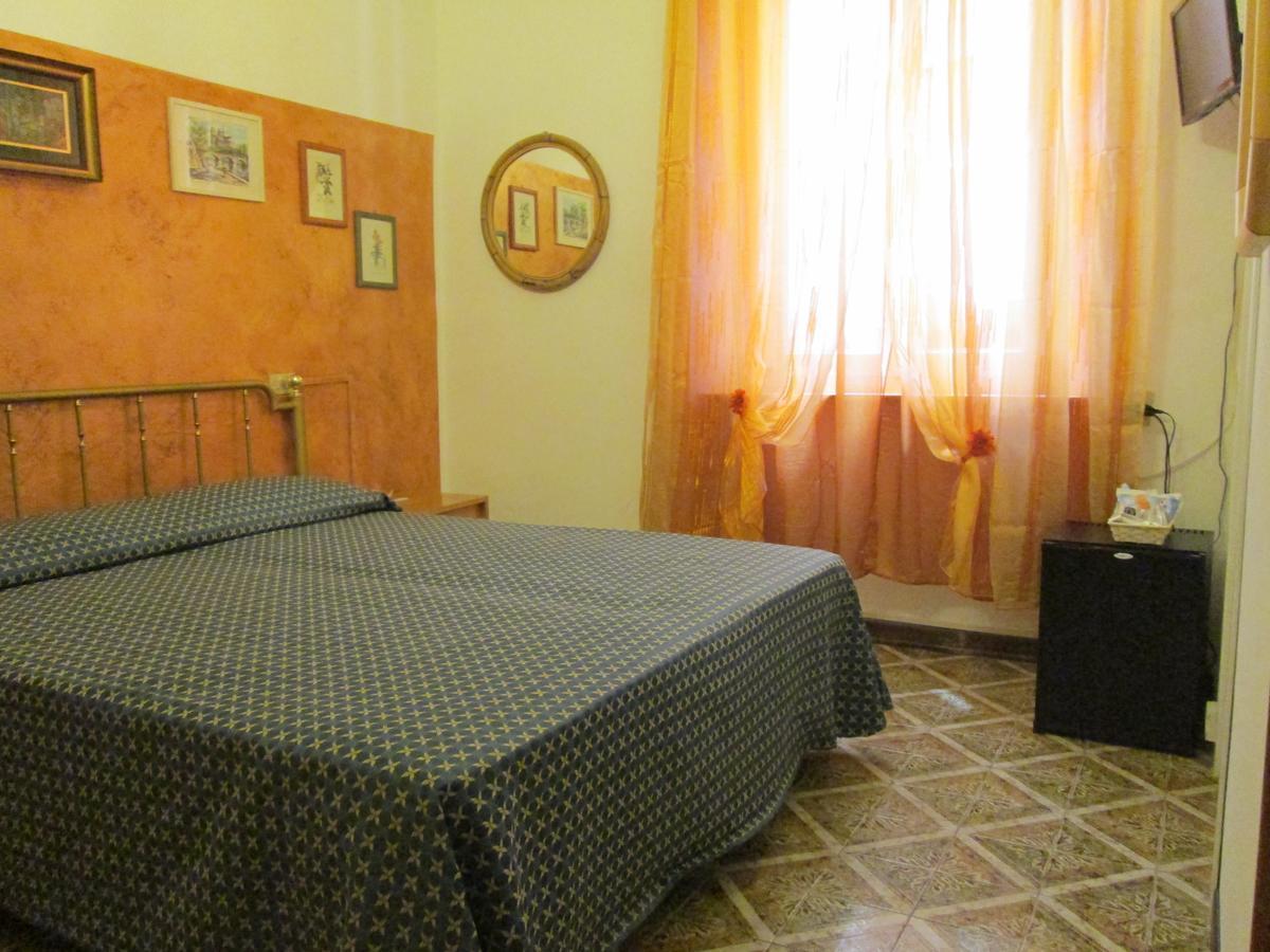 B&B Regina Margherita Πιομπίνο Δωμάτιο φωτογραφία