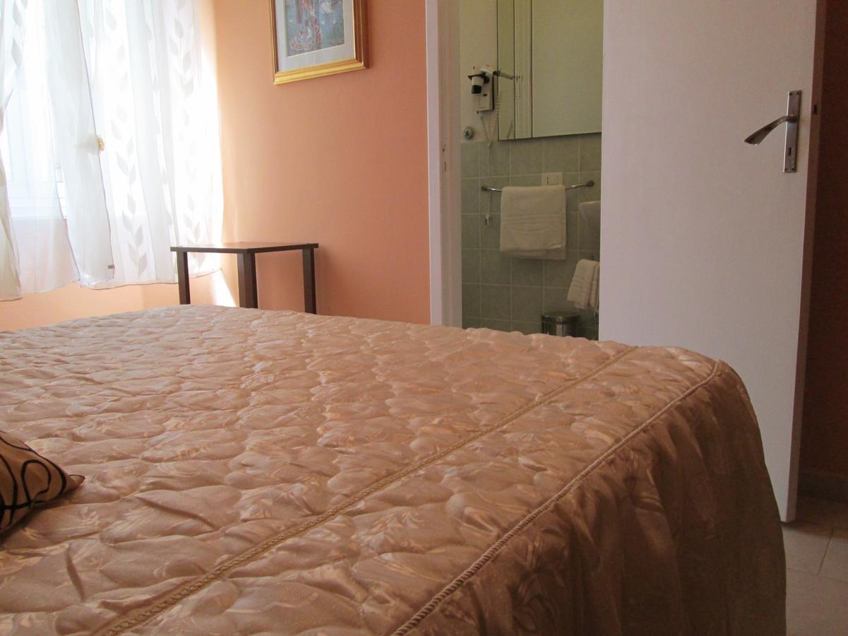 B&B Regina Margherita Πιομπίνο Δωμάτιο φωτογραφία