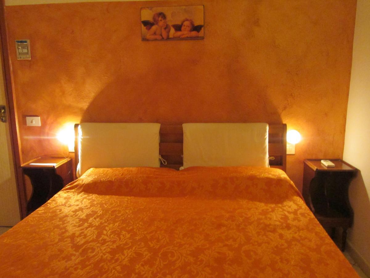 B&B Regina Margherita Πιομπίνο Δωμάτιο φωτογραφία