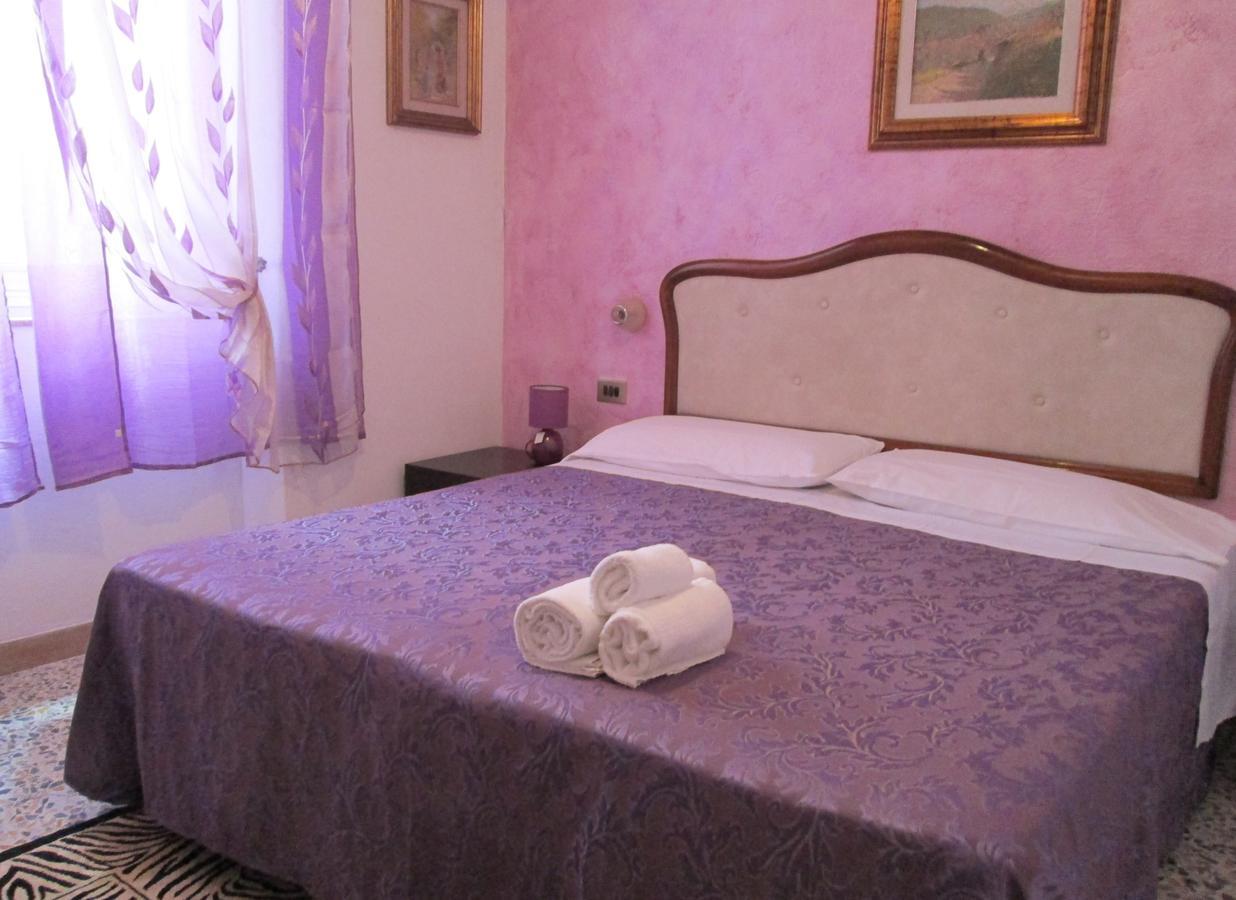 B&B Regina Margherita Πιομπίνο Δωμάτιο φωτογραφία