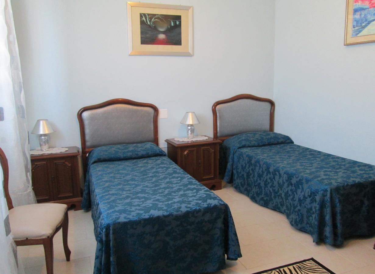 B&B Regina Margherita Πιομπίνο Δωμάτιο φωτογραφία
